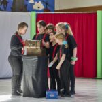 Kinder spielen Theater